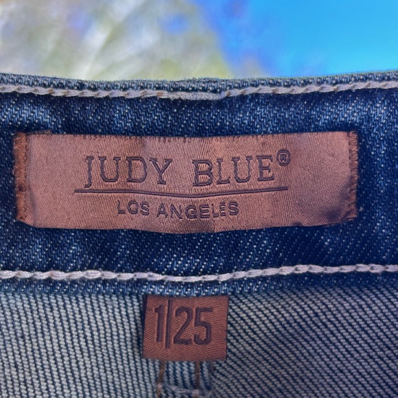 Judy Blue Women's Medium Wash Cropped Jeans - Picture 4 of 4